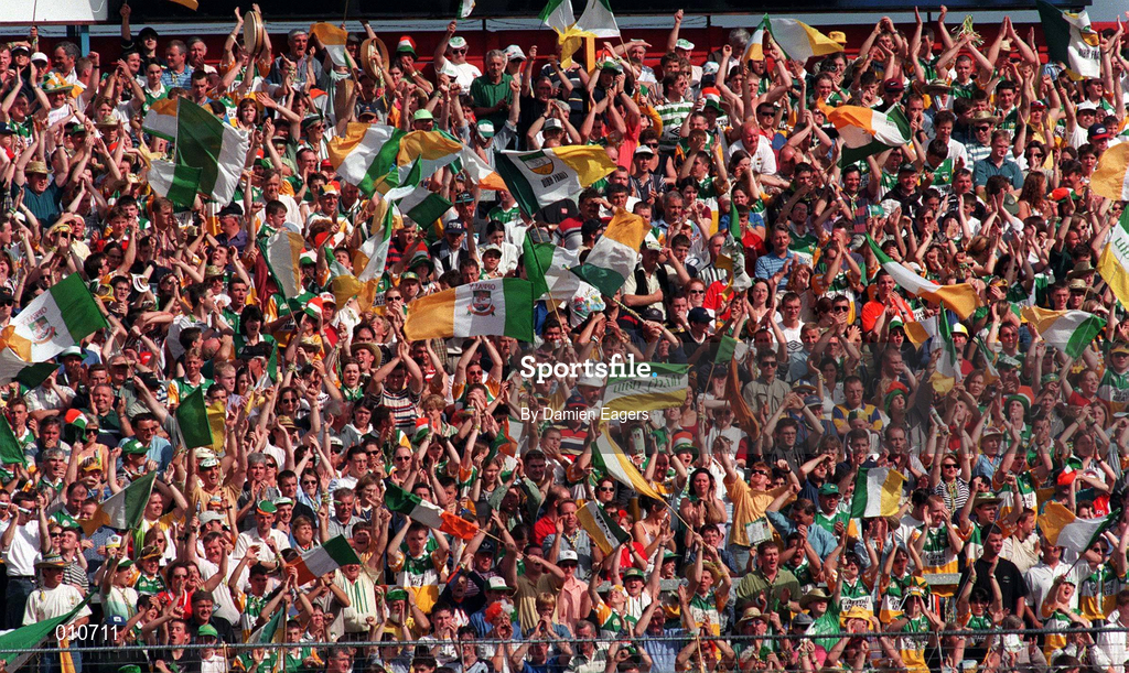 29 August 1998; Offaly fans during the Guinness All-Ireland Senior Hurling Championship semi-final 2nd replay match between Offaly and Clare at Semple Stadium in Thurles, Tipperary. Photo by Damien Eagers/Sportsfile