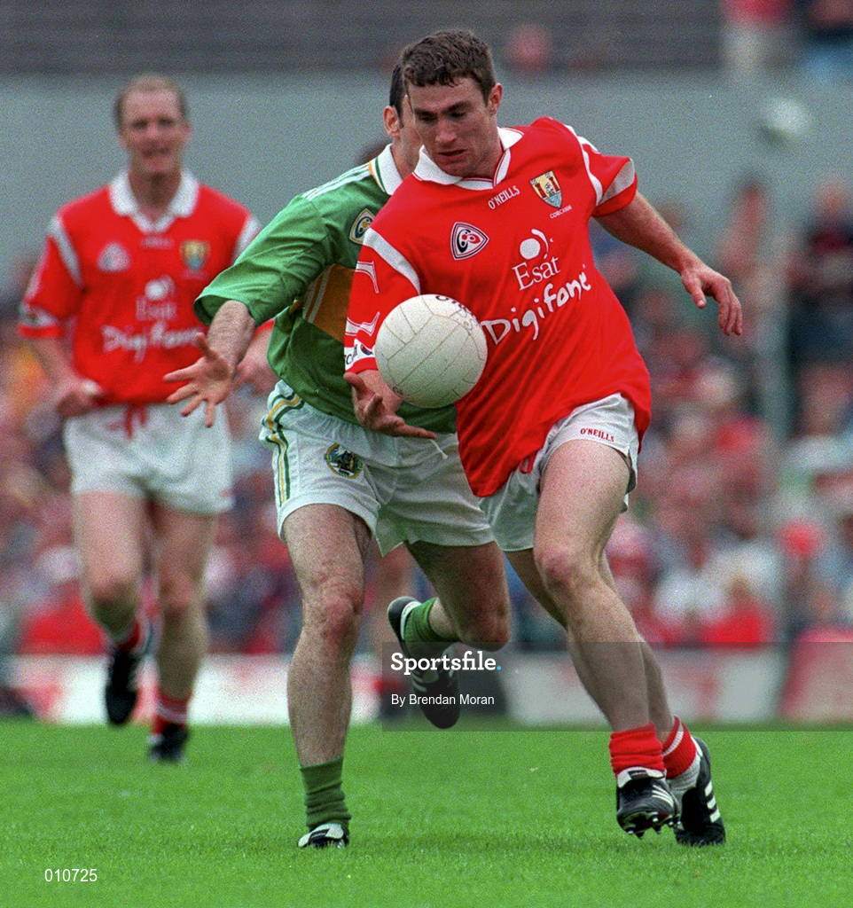 5 July 1998; Owen Sexton of Cork in action against Pa Laide of Kerry during the Bank of Ireland Munster Senior Football Championship semi-final match between Kerry and Cork at Fitzgerald Stadium in Killarney, Kerry. Photo by Brendan Moran/Sportsfile