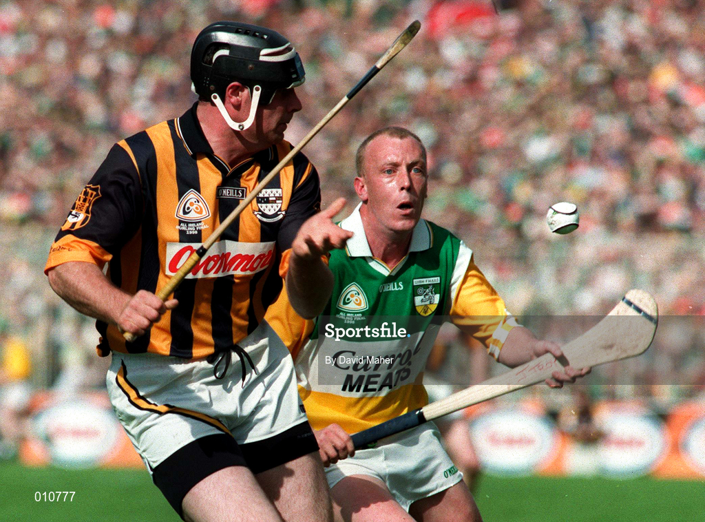 13 September 1998; Pat O'Neill of Kilkenny in action against John Troy of Offaly during the Guinness All-Ireland Senior Hurling Championship Final between Offaly and Kilkenny at Croke Park in Dublin. Photo by David Maher/Sportsfile