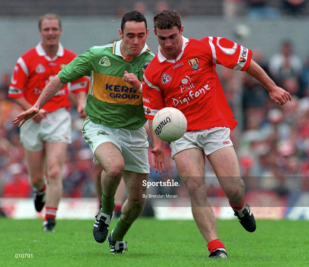 5 July 1998; Owen Sexton of Cork in action against Pa Laide of Kerry during the Bank of Ireland Munster Senior Football Championship semi-final match between Kerry and Cork at Fitzgerald Stadium in Killarney, Kerry. Photo by Brendan Moran/Sportsfile