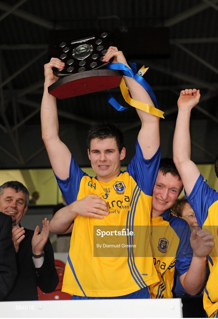 15 September 2012; Roscommon captain Peter Kellahan lifts the trophy after victory over Kildare. Bord Gáis Energy GAA Hurling Under 21 All-Ireland 'B' Championship Final, Kildare v Roscommon, Semple Stadium, Thurles, Co. Tipperary. Picture credit: Diarmuid Greene / SPORTSFILE
