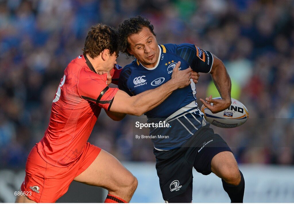 22 September 2012; Isa Nacewa, Leinster, loses possession after the tackle of Nick De Luca, Edinburgh. Celtic League 2012/13, Round 4, Leinster v Edinburgh, RDS, Ballsbridge, Dublin. Picture credit: Brendan Moran / SPORTSFILE