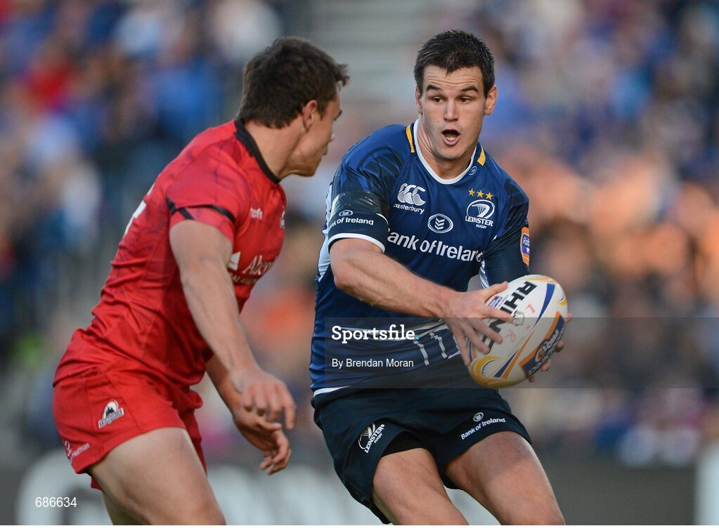 22 September 2012; Jonathan Sexton, Leinster, shows a dummy to Matt Scott, Edinburgh. Celtic League 2012/13, Round 4, Leinster v Edinburgh, RDS, Ballsbridge, Dublin. Picture credit: Brendan Moran / SPORTSFILE