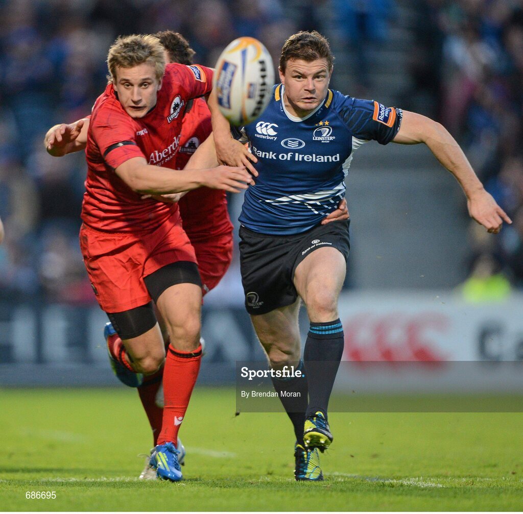 22 September 2012; Leinster's Brian O'Driscoll and Edinburgh's Tom Brown chase a loose ball. Celtic League 2012/13, Round 4, Leinster v Edinburgh, RDS, Ballsbridge, Dublin. Picture credit: Brendan Moran / SPORTSFILE