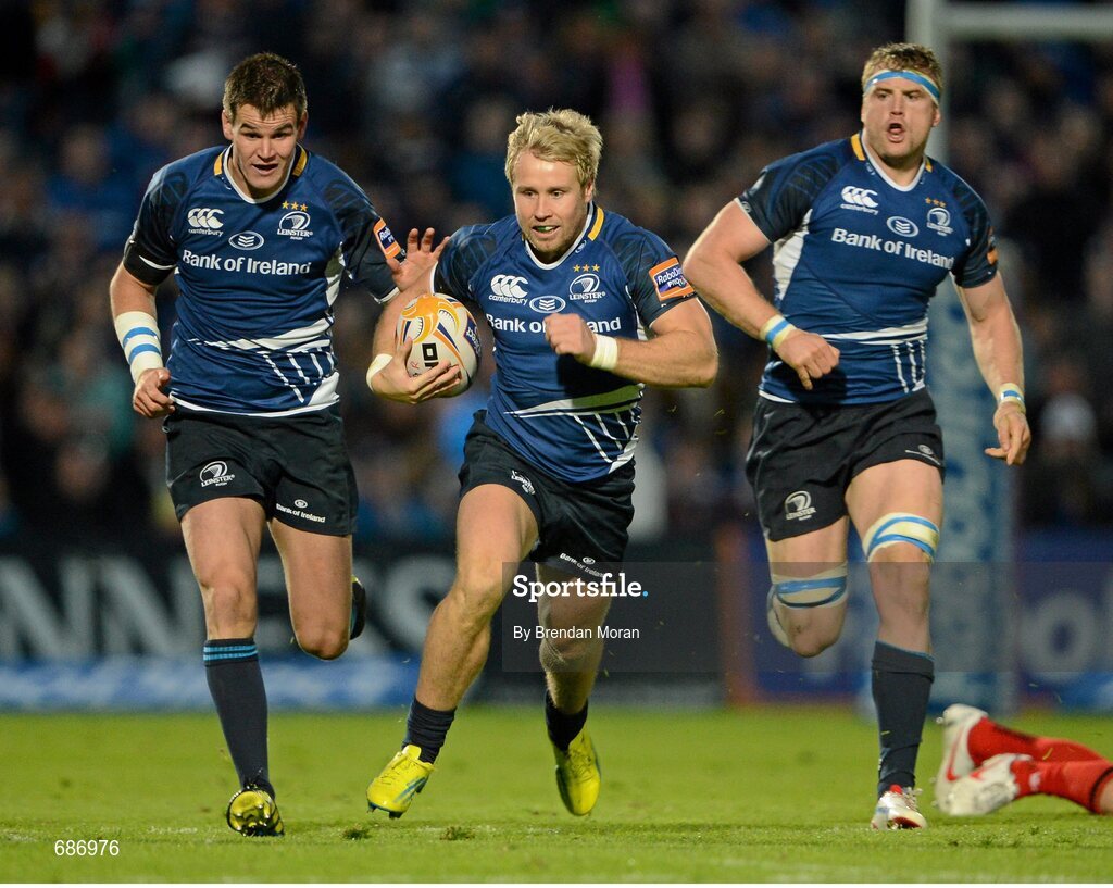 22 September 2012; Fionn Carr, Leinster, supported by team-mates Jonathan Sexton and Jamie Heaslip. Celtic League 2012/13, Round 4, Leinster v Edinburgh, RDS, Ballsbridge, Dublin. Picture credit: Brendan Moran / SPORTSFILE