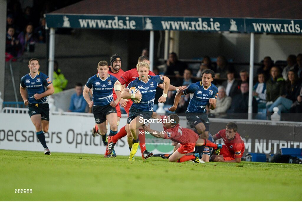 22 September 2012; Fionn Carr, Leinster, breaks the tackle of Greig Laidlaw, Edinburgh. Celtic League 2012/13, Round 4, Leinster v Edinburgh, RDS, Ballsbridge, Dublin. Picture credit: Brendan Moran / SPORTSFILE