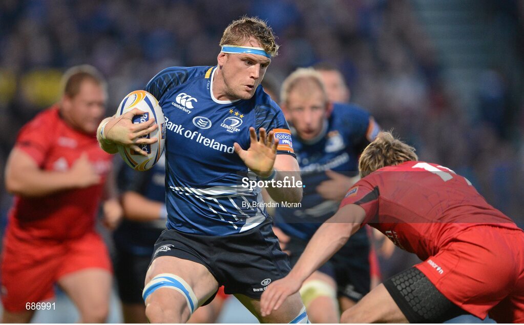 22 September 2012; Jamie Heaslip, Leinster, prepares to be tackled by Tom Brown, Edinburgh. Celtic League 2012/13, Round 4, Leinster v Edinburgh, RDS, Ballsbridge, Dublin. Picture credit: Brendan Moran / SPORTSFILE