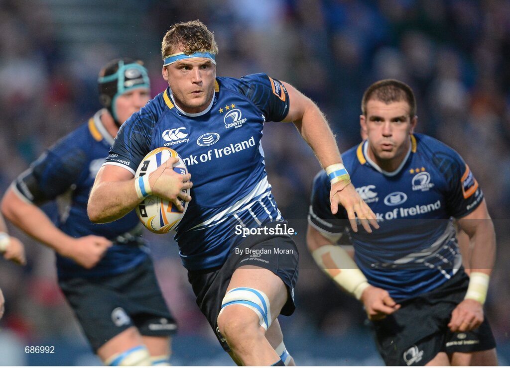 22 September 2012; Jamie Heaslip, Leinster, supported by team-mates Tom Denton, left, and Shane Jennings, goes on the attack against Edinburgh. Celtic League 2012/13, Round 4, Leinster v Edinburgh, RDS, Ballsbridge, Dublin. Picture credit: Brendan Moran / SPORTSFILE