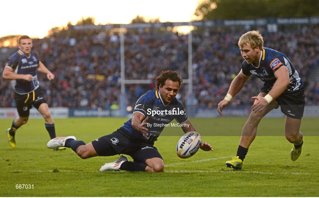 22 September 2012; Isa Nacewa, Leinster, with support from Fionn Carr, right, and Andrew Conway, left. Celtic League 2012/13, Round 4, Leinster v Edinburgh, RDS, Ballsbridge, Dublin. Picture credit: Stephen McCarthy / SPORTSFILE