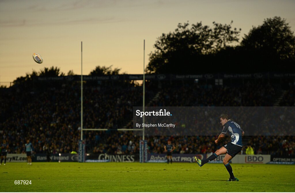22 September 2012; Jonathan Sexton, Leinster, kicks a conversion. Celtic League 2012/13, Round 4, Leinster v Edinburgh, RDS, Ballsbridge, Dublin. Picture credit: Stephen McCarthy / SPORTSFILE