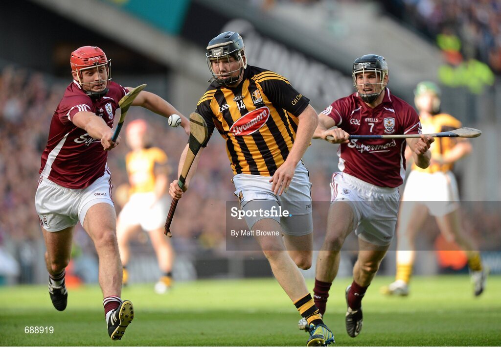 30 September 2012; Walter Walsh, Kilkenny, in action against Iarla Tannian and David Collins, right, Galway. GAA Hurling All-Ireland Senior Championship Final Replay, Kilkenny v Galway, Croke Park, Dublin. Picture credit: Matt Browne / SPORTSFILE