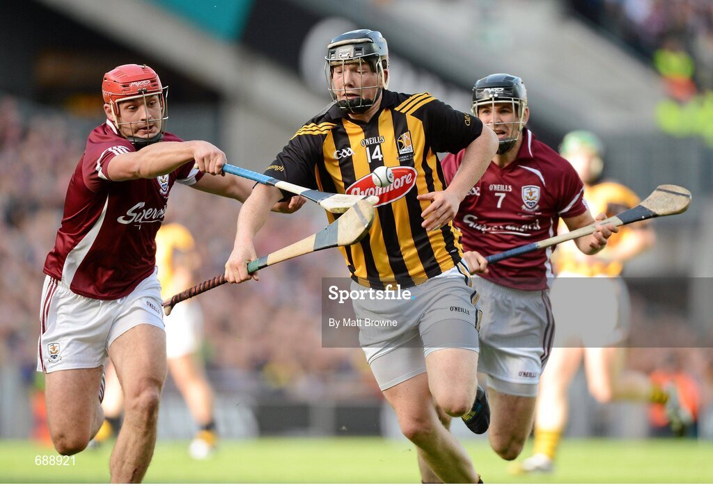30 September 2012; Walter Walsh, Kilkenny, in action against Iarla Tannian and David Collins, right, Galway. GAA Hurling All-Ireland Senior Championship Final Replay, Kilkenny v Galway, Croke Park, Dublin. Picture credit: Matt Browne / SPORTSFILE