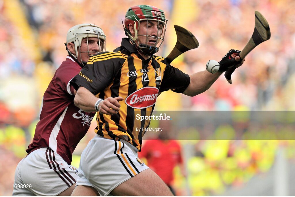 30 September 2012; Eoin Larkin, Kilkenny, in action against Niall Donoghue, Galway. GAA Hurling All-Ireland Senior Championship Final Replay, Kilkenny v Galway, Croke Park, Dublin. Picture credit: Pat Murphy / SPORTSFILE