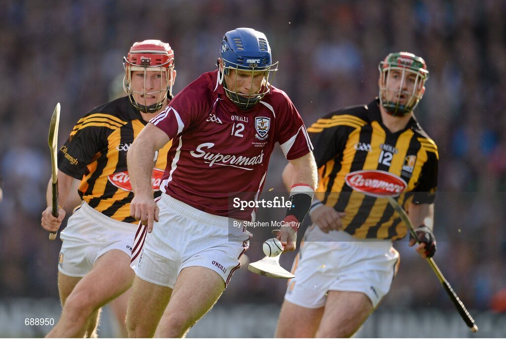 30 September 2012; Cyril Donnellan, Galway, in action against Cillian Buckley, left, and Eoin Larkin, Kilkenny. GAA Hurling All-Ireland Senior Championship Final Replay, Kilkenny v Galway, Croke Park, Dublin. Picture credit: Stephen McCarthy / SPORTSFILE