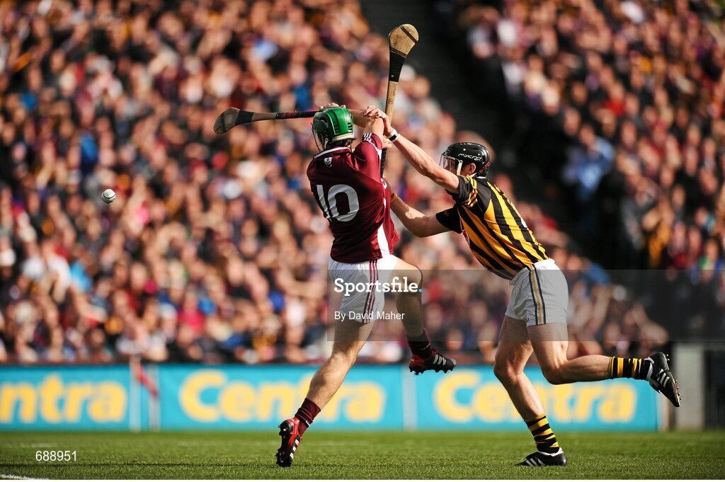 30 September 2012; David Burke, Galway, beats Jackie Tyrrell, Kilkenny, to score his side's first goal. GAA Hurling All-Ireland Senior Championship Final Replay, Kilkenny v Galway, Croke Park, Dublin. Picture credit: David Maher / SPORTSFILE