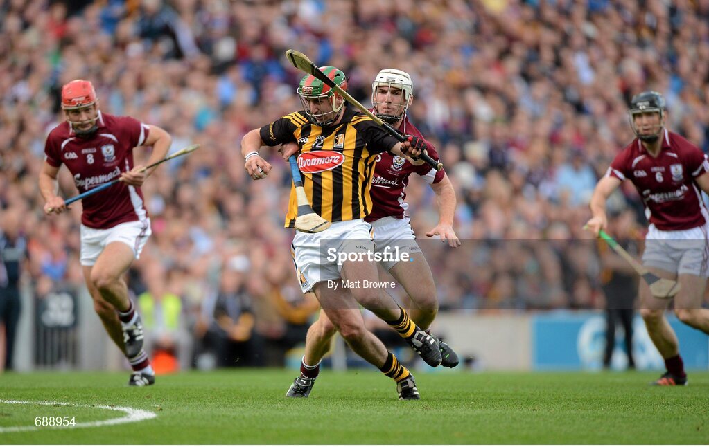 30 September 2012; Eoin Larkin, Kilkenny, is tackled by Niall Donoghue, Galway. GAA Hurling All-Ireland Senior Championship Final Replay, Kilkenny v Galway, Croke Park, Dublin. Picture credit: Matt Browne / SPORTSFILE
