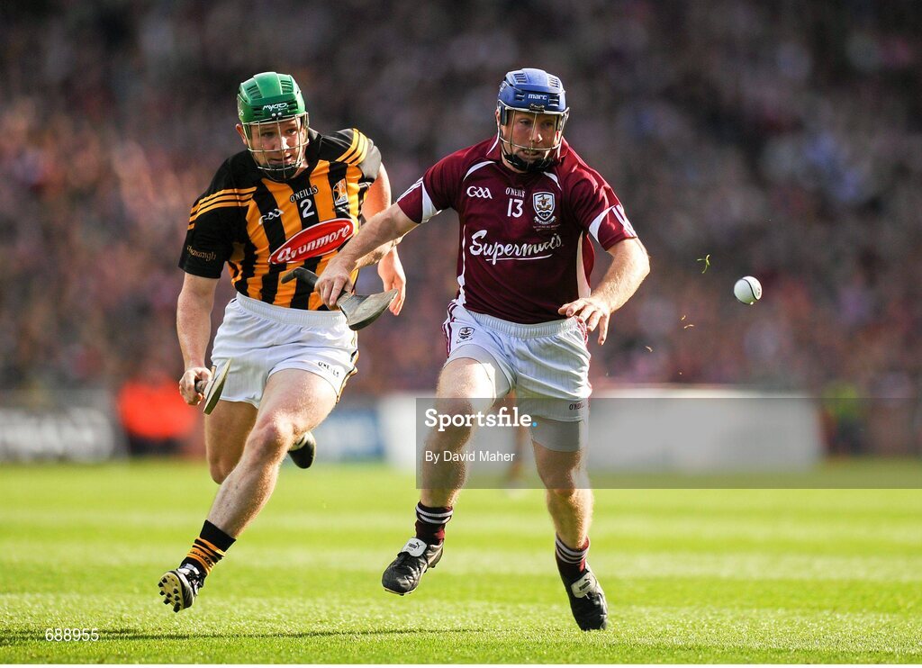 30 September 2012; Damien Hayes, Galway, in action against Paul Murphy, Kilkenny. GAA Hurling All-Ireland Senior Championship Final Replay, Kilkenny v Galway, Croke Park, Dublin. Picture credit: David Maher / SPORTSFILE