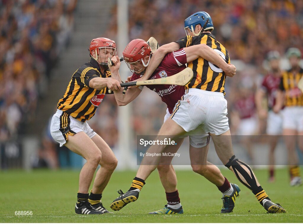 30 September 2012; Joe Canning, Galway, in action against Tommy Walsh, left, and Brian Hogan, Kilkenny. GAA Hurling All-Ireland Senior Championship Final Replay, Kilkenny v Galway, Croke Park, Dublin. Picture credit: Stephen McCarthy / SPORTSFILE