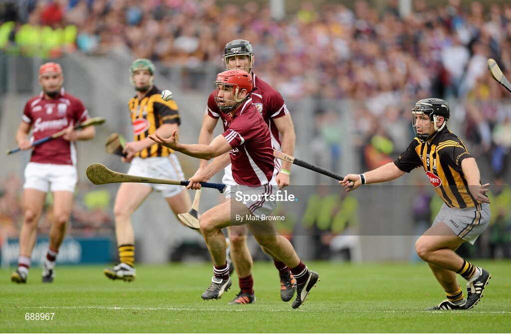 30 September 2012; Fergal Moore, Galway, in action against Richie Hogan, Kilkenny. GAA Hurling All-Ireland Senior Championship Final Replay, Kilkenny v Galway, Croke Park, Dublin. Picture credit: Matt Browne / SPORTSFILE