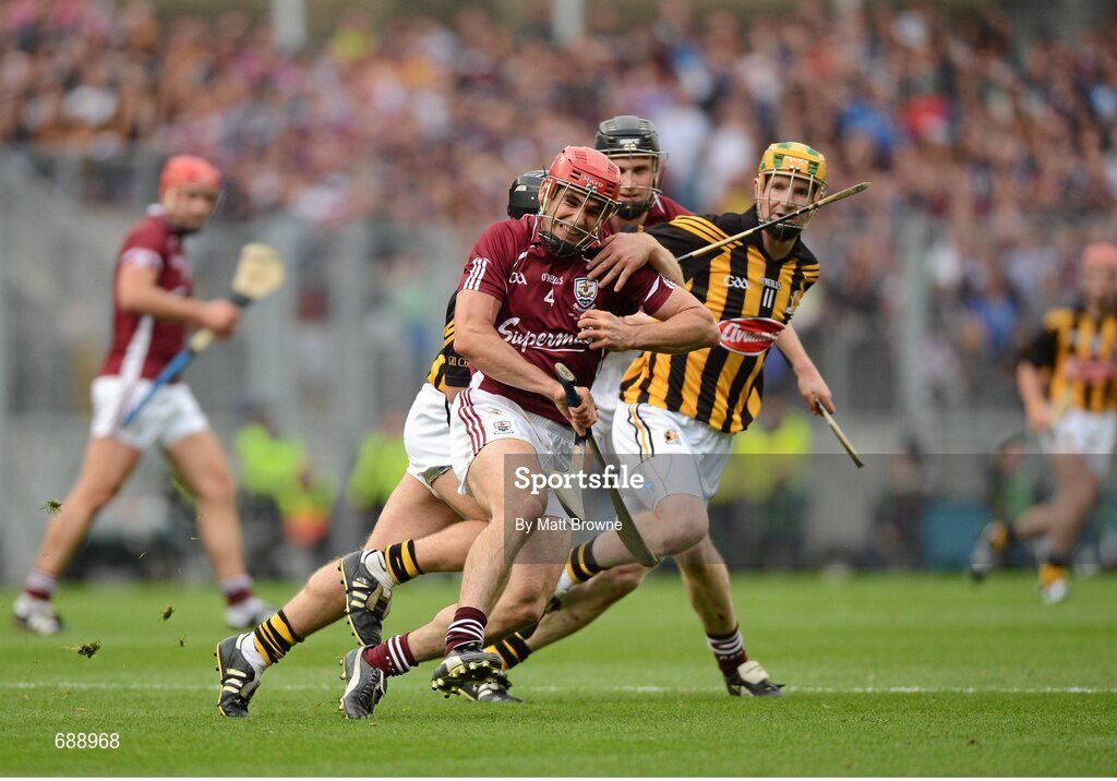 30 September 2012; Fergal Moore, Galway, in action against Richie Hogan and Richie Power, 11, Kilkenny. GAA Hurling All-Ireland Senior Championship Final Replay, Kilkenny v Galway, Croke Park, Dublin. Picture credit: Matt Browne / SPORTSFILE