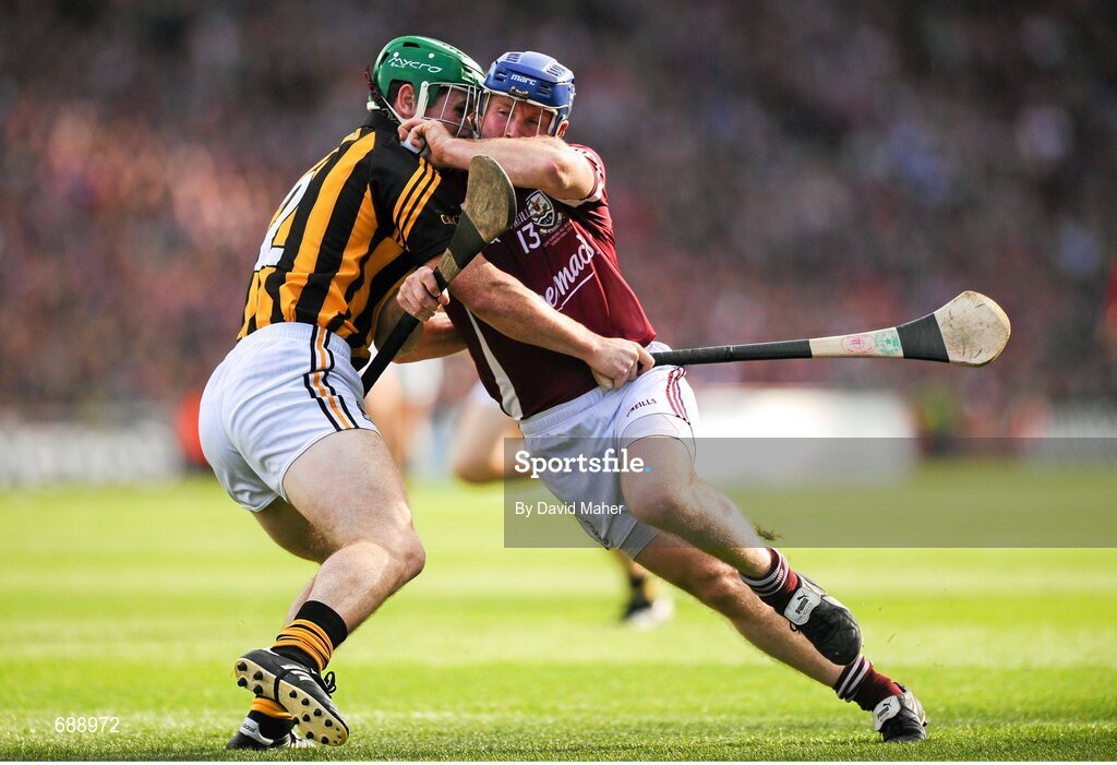 30 September 2012; Damien Hayes, Galway, in action against Paul Murphy, Kilkenny. GAA Hurling All-Ireland Senior Championship Final Replay, Kilkenny v Galway, Croke Park, Dublin. Picture credit: David Maher / SPORTSFILE