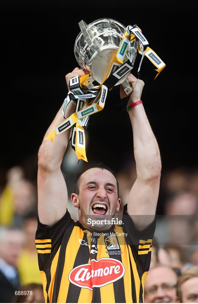30 September 2012; Kilkenny captain Eoin Larkin lifts the Liam MacCarthy Cup. GAA Hurling All-Ireland Senior Championship Final Replay, Kilkenny v Galway, Croke Park, Dublin. Picture credit: Stephen McCarthy / SPORTSFILE