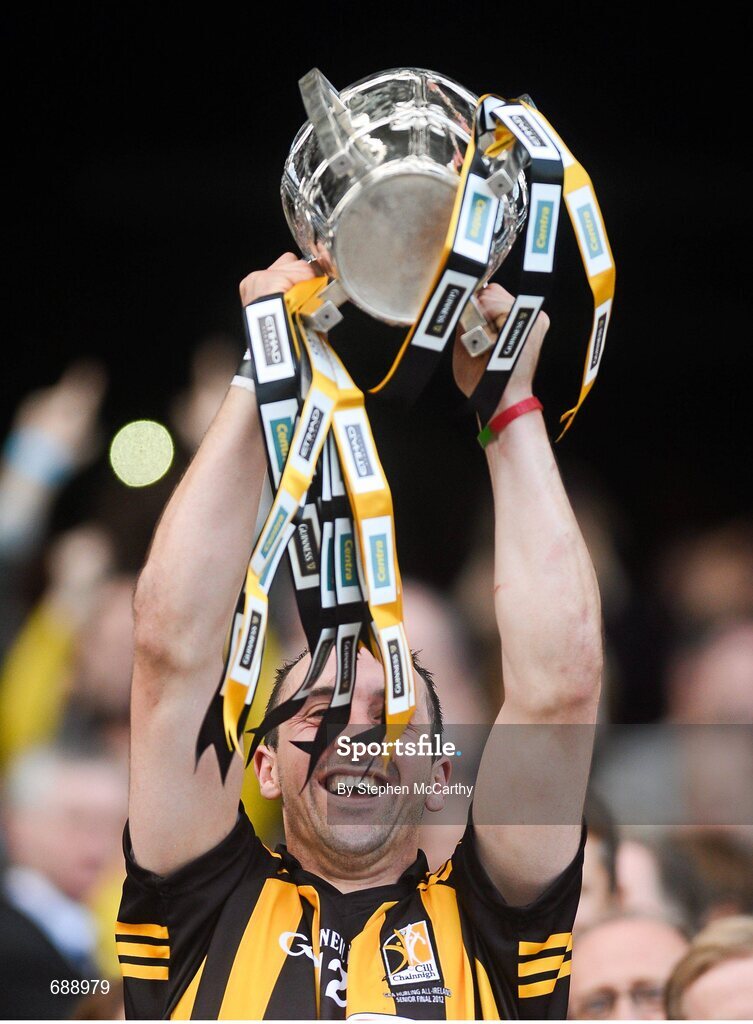 30 September 2012; Kilkenny captain Eoin Larkin lifts the Liam MacCarthy Cup. GAA Hurling All-Ireland Senior Championship Final Replay, Kilkenny v Galway, Croke Park, Dublin. Picture credit: Stephen McCarthy / SPORTSFILE