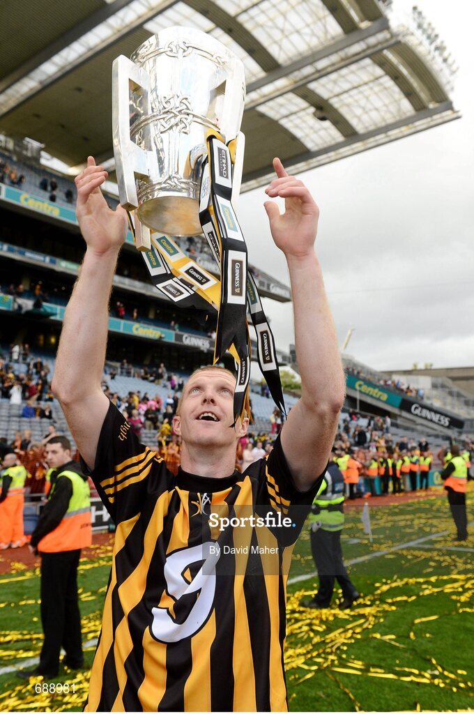 30 September 2012; Henry Shefflin, Kilkenny, celebrates with the Liam MacCarthy cup at the end of the game, wearing the no.9 jersey. GAA Hurling All-Ireland Senior Championship Final Replay, Kilkenny v Galway, Croke Park, Dublin. Picture credit: David Maher / SPORTSFILE