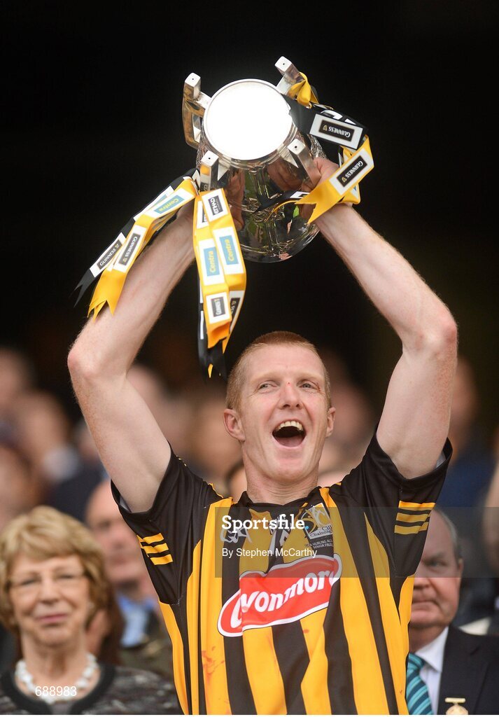 30 September 2012; Kilkenny's Henry Shefflin lifts the Liam MacCarthy Cup. GAA Hurling All-Ireland Senior Championship Final Replay, Kilkenny v Galway, Croke Park, Dublin. Picture credit: Stephen McCarthy / SPORTSFILE