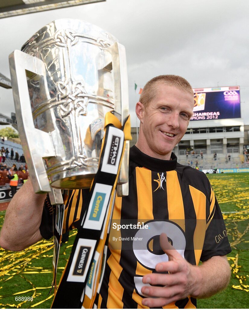 30 September 2012; Henry Shefflin, Kilkenny, celebrates with the Liam MacCarthy cup at the end of the game, wearing the no.9 jersey. GAA Hurling All-Ireland Senior Championship Final Replay, Kilkenny v Galway, Croke Park, Dublin. Picture credit: David Maher / SPORTSFILE