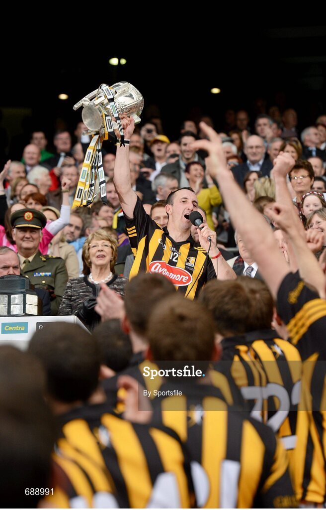 30 September 2012; Kilkenny captain Eoin Larkin lifts the Liam MacCarthy cup. GAA Hurling All-Ireland Senior Championship Final Replay, Kilkenny v Galway, Croke Park, Dublin. Photo by Sportsfile