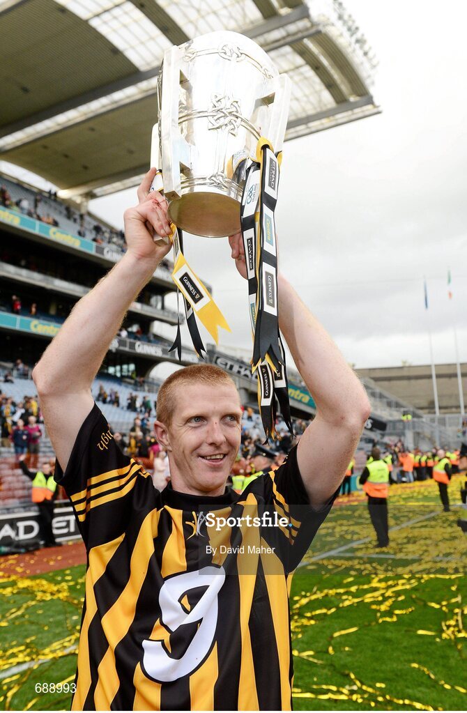 30 September 2012; Henry Shefflin, Kilkenny, celebrates with the Liam MacCarthy cup at the end of the game, wearing the no.9 jersey. GAA Hurling All-Ireland Senior Championship Final Replay, Kilkenny v Galway, Croke Park, Dublin. Picture credit: David Maher / SPORTSFILE