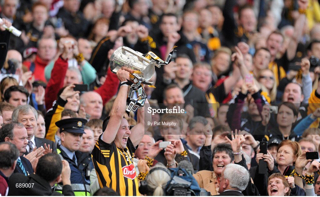 30 September 2012; Eoin Larkin, Kilkenny, lifts the Liam MacCarthy Cup. GAA Hurling All-Ireland Senior Championship Final Replay, Kilkenny v Galway, Croke Park, Dublin. Picture credit: Pat Murphy / SPORTSFILE