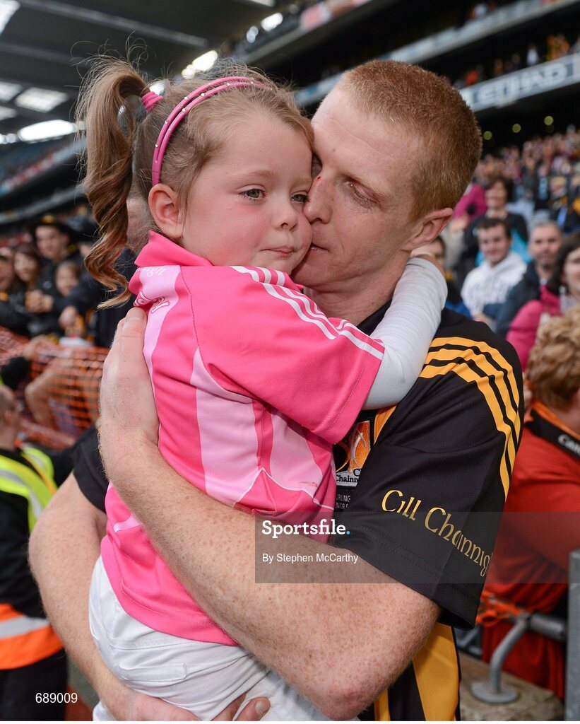 30 September 2012; Henry Shefflin, Kilkenny, celebrates with his daughter Sadhbh, age 4. GAA Hurling All-Ireland Senior Championship Final Replay, Kilkenny v Galway, Croke Park, Dublin. Picture credit: Stephen McCarthy / SPORTSFILE