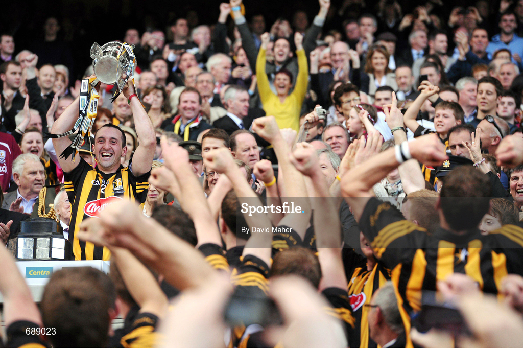 30 September 2012; Kilkenny captain Eoin Larkin lifts the Liam MacCarthy Cup. GAA Hurling All-Ireland Senior Championship Final Replay, Kilkenny v Galway, Croke Park, Dublin. Picture credit: David Maher / SPORTSFILE