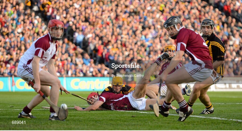30 September 2012; Colin Fennelly, Kilkenny, centre, scores his side's third goal, as Galway players, from left, Feargal Flanney, Fergal Moore, Johnny Coen and Kevin Hynes watch on. GAA Hurling All-Ireland Senior Championship Final Replay, Kilkenny v Galway, Croke Park, Dublin. Picture credit: Stephen McCarthy / SPORTSFILE