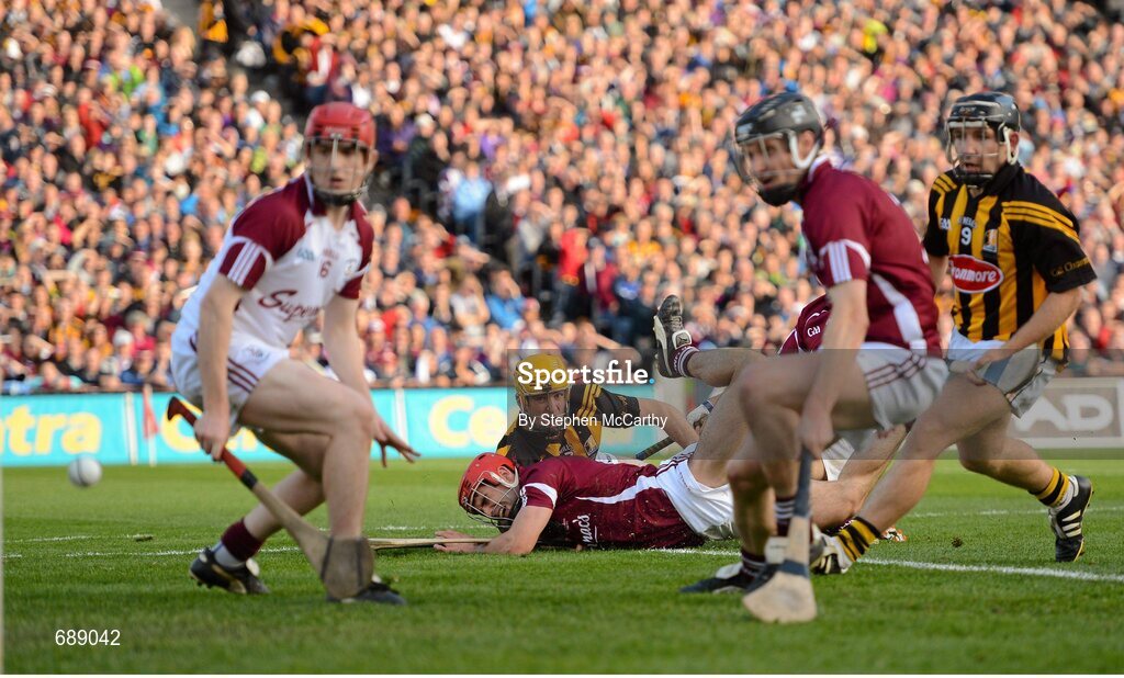30 September 2012; Colin Fennelly, Kilkenny, centre, scores his side's third goal, as Galway players, from left, Feargal Flanney, Fergal Moore, Johnny Coen and Kevin Hynes watch on. GAA Hurling All-Ireland Senior Championship Final Replay, Kilkenny v Galway, Croke Park, Dublin. Picture credit: Stephen McCarthy / SPORTSFILE