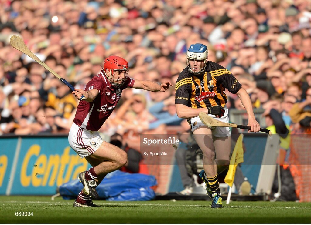 30 September 2012; TJ Reid, Kilkenny, in action against Fergal Moore, Galway. GAA Hurling All-Ireland Senior Championship Final Replay, Kilkenny v Galway, Croke Park, Dublin. Photo by Sportsfile