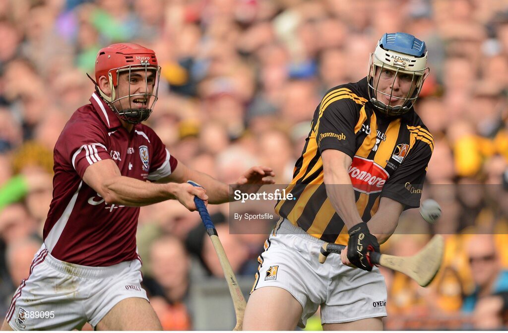 30 September 2012; TJ Reid, Kilkenny, in action against Fergal Moore, Galway. GAA Hurling All-Ireland Senior Championship Final Replay, Kilkenny v Galway, Croke Park, Dublin. Photo by Sportsfile