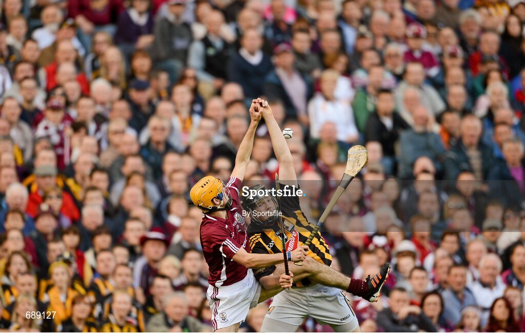 30 September 2012; Walter Walsh, Kilkenny, in action against Johnny Coen, Galway. GAA Hurling All-Ireland Senior Championship Final Replay, Kilkenny v Galway, Croke Park, Dublin. Photo by Sportsfile
