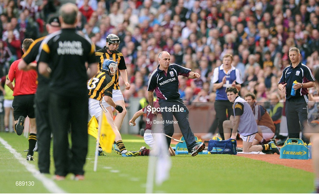 30 September 2012; Fergal Moore, Galway, and TJ Reid, Kilkenny, collide into Galway manager Anthony Cunningham during the first half. GAA Hurling All-Ireland Senior Championship Final Replay, Kilkenny v Galway, Croke Park, Dublin. Picture credit: David Maher / SPORTSFILE