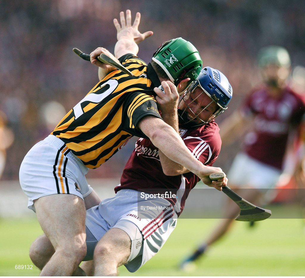 30 September 2012; Damien Hayes, Galway, in action against Paul Murphy, Kilkenny. GAA Hurling All-Ireland Senior Championship Final Replay, Kilkenny v Galway, Croke Park, Dublin. Picture credit: David Maher / SPORTSFILE