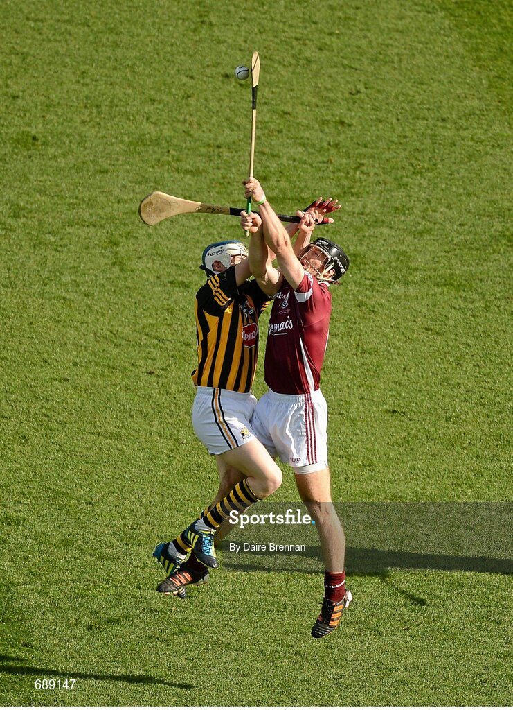 30 September 2012; TJ Reid, Kilkenny, in action against Tony Óg Regan, Galway. GAA Hurling All-Ireland Senior Championship Final Replay, Kilkenny v Galway, Croke Park, Dublin. Picture credit: Daire Brennan / SPORTSFILE