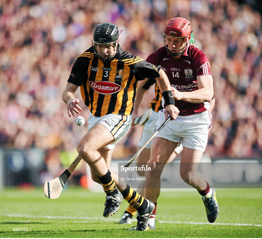 30 September 2012; JJ Delaney, Kilkenny, in action against Joe Canning, Galway. GAA Hurling All-Ireland Senior Championship Final Replay, Kilkenny v Galway, Croke Park, Dublin. Picture credit: David Maher / SPORTSFILE