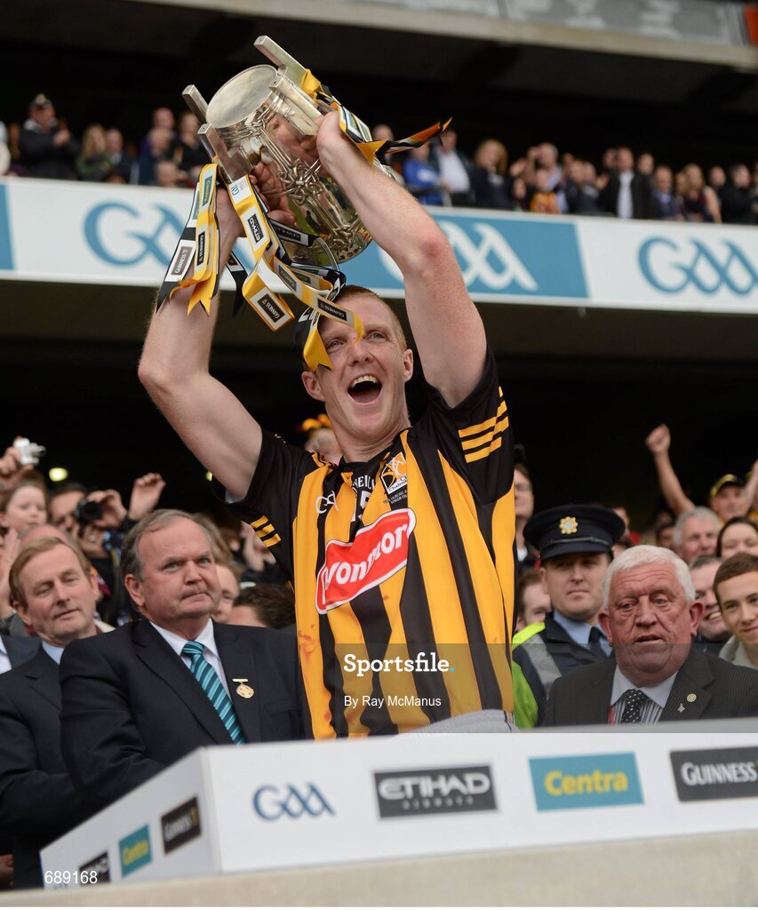 30 September 2012; Henry Shefflin, Kilkenny, lifts the Liam MacCarthy Cup. GAA Hurling All-Ireland Senior Championship Final Replay, Kilkenny v Galway, Croke Park, Dublin. Picture credit: Ray McManus / SPORTSFILE