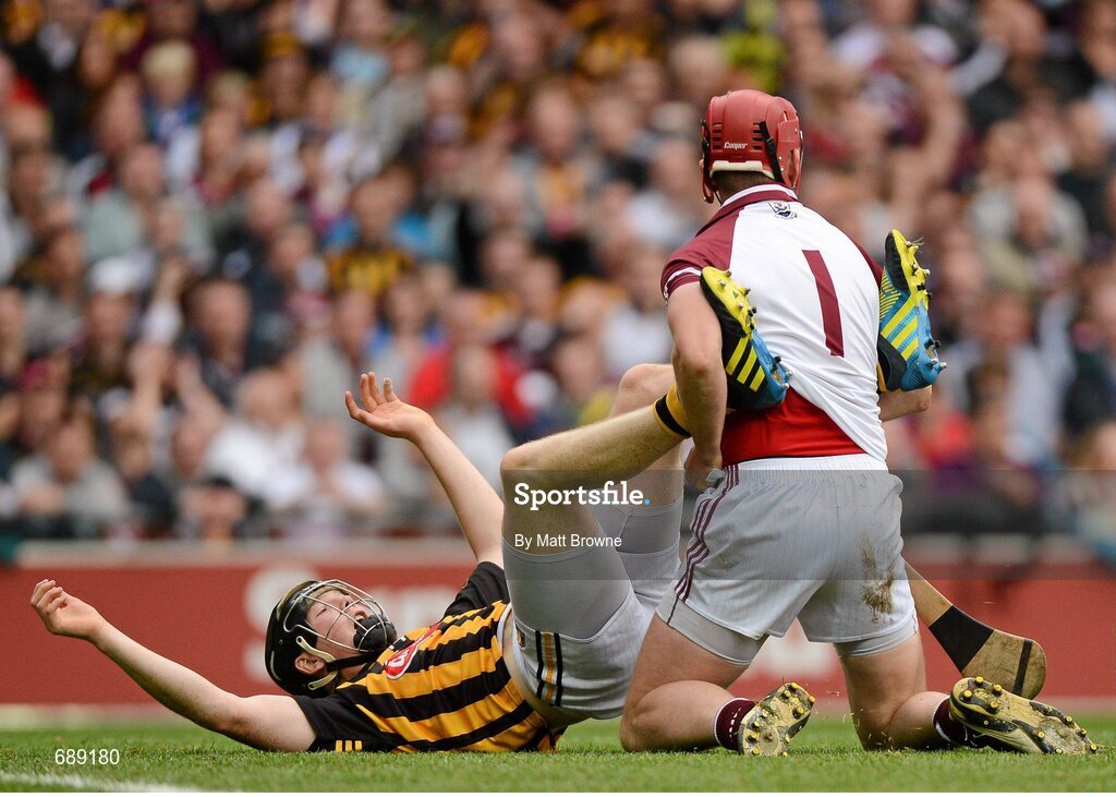30 September 2012; Galway goalkeeper James Skehill and Kilkenny's Walter Walsh tussle during the game. GAA Hurling All-Ireland Senior Championship Final Replay, Kilkenny v Galway, Croke Park, Dublin. Picture credit: Matt Browne / SPORTSFILE