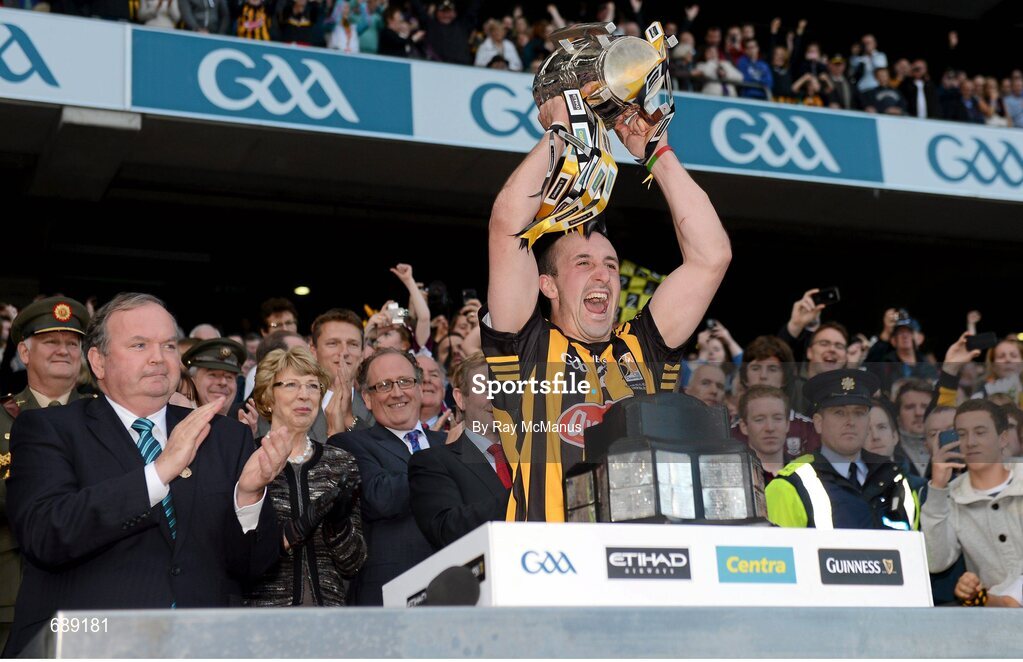 30 September 2012; The Kilkenny captain Eoin Larkin lifts the Liam MacCarthy Cup. GAA Hurling All-Ireland Senior Championship Final Replay, Kilkenny v Galway, Croke Park, Dublin. Picture credit: Ray McManus / SPORTSFILE