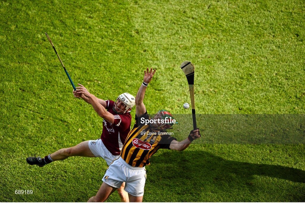 30 September 2012; Eoin Larkin, Kilkenny, in action against Niall Donoghue, Galway. GAA Hurling All-Ireland Senior Championship Final Replay, Kilkenny v Galway, Croke Park, Dublin. Picture credit: Daire Brennan / SPORTSFILE