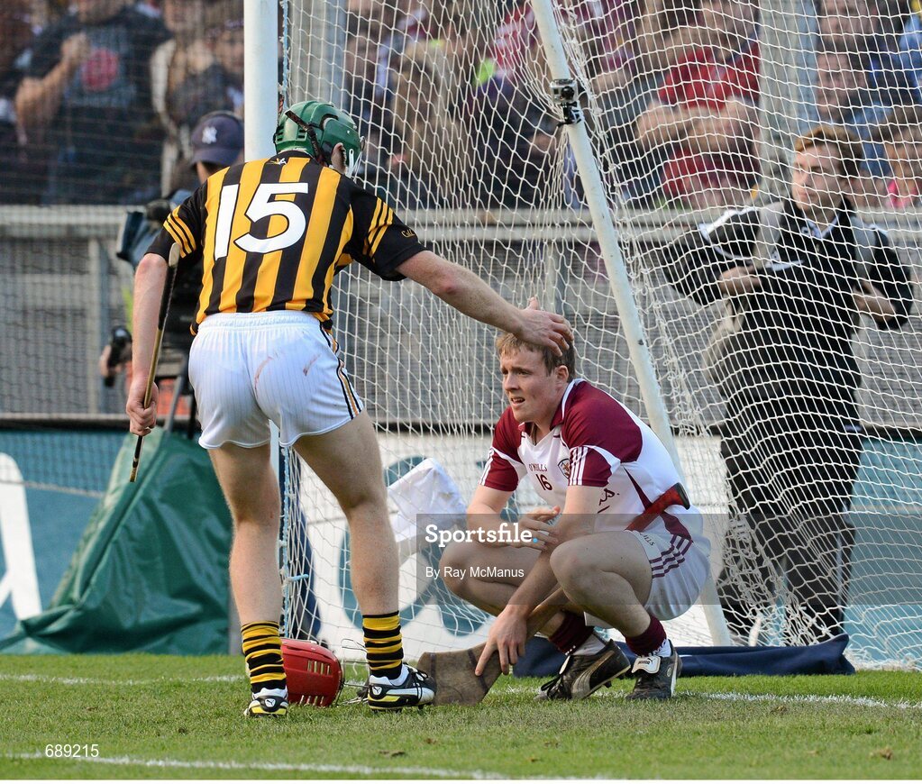 30 September 2012; Henry Shefflin, Kilkenny, consoles the Galway, substitute, goalkeeper Fergal Flannery after the game. GAA Hurling All-Ireland Senior Championship Final Replay, Kilkenny v Galway, Croke Park, Dublin. Picture credit: Ray McManus / SPORTSFILE