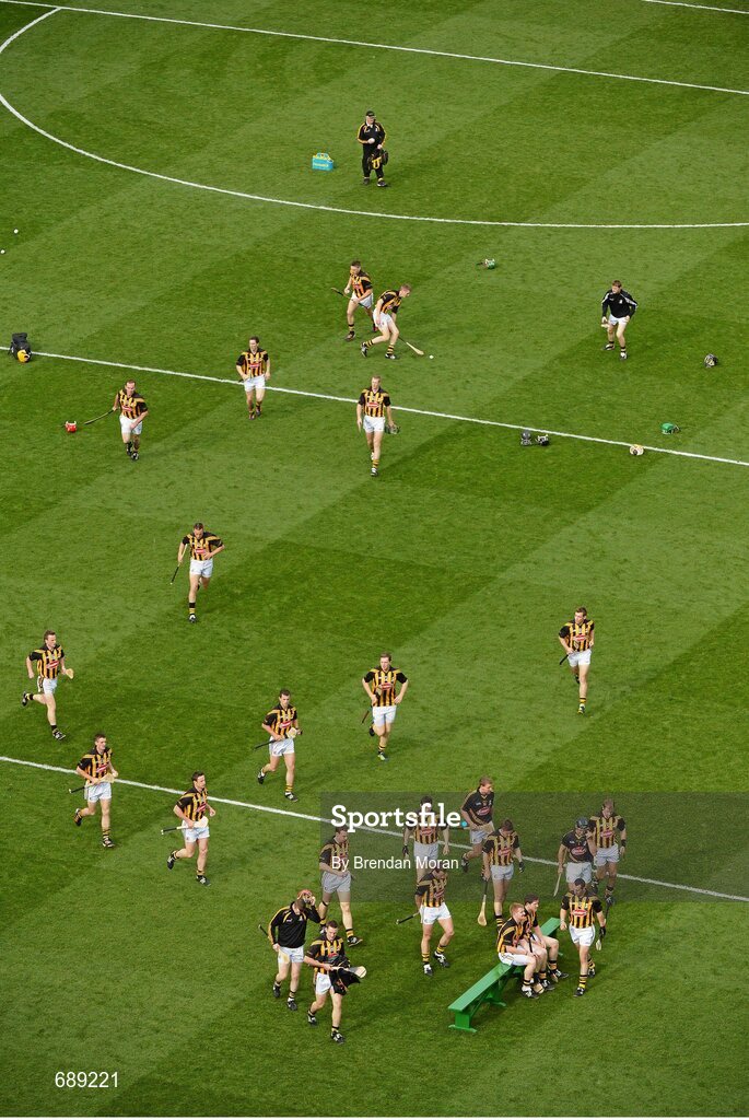 30 September 2012; The Kilkenny players converge on the bench to have their team photograph taken before the game. GAA Hurling All-Ireland Senior Championship Final Replay, Kilkenny v Galway, Croke Park, Dublin. Picture credit: Brendan Moran / SPORTSFILE